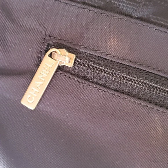 Chanel Travel Line Tote Bag in black nylon jacquard - Picture 7 of 16